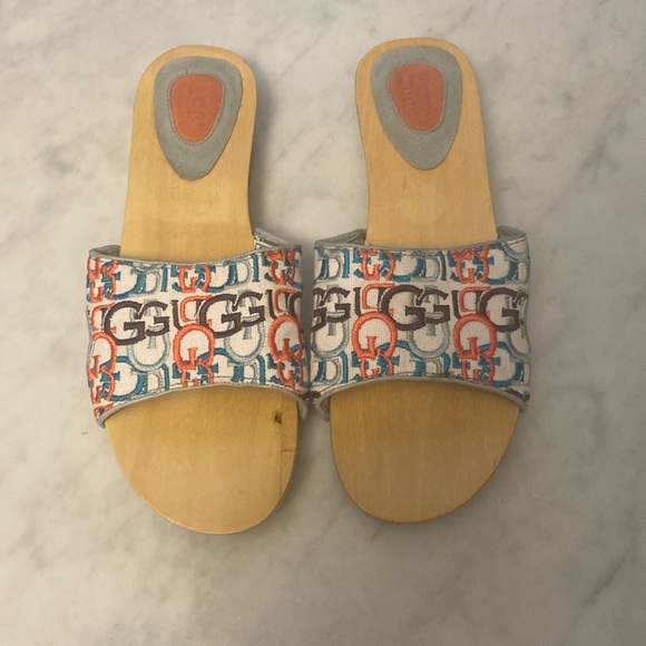 Shoes - UGG Australia Women’s sandal sz 9 nwot